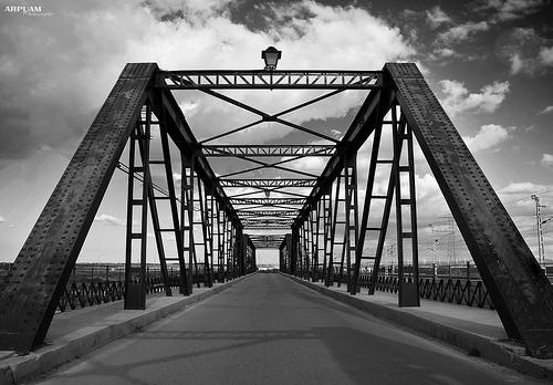 Dos artistas más de la Isla, en el Puente de Hierro