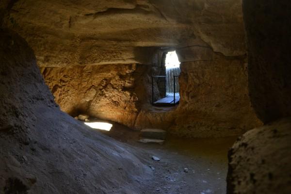 Cuevas bajo el Mausoleo, donde había otros sepulcros de reyes