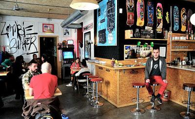 Zombie Bar Un Local Reciclado zombie bar 8542 630x Zombie Bar Un Local Reciclado