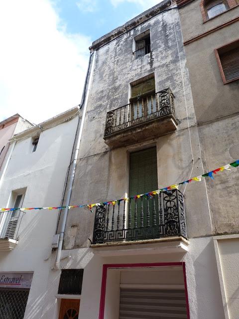 BARCELONA...REGALO DEL SR. VALENTÍ  PONS TOUJOUSE...BALCONES CON MERCURIO EN SANT SADURNÍ D'ANOIA...2-07-2013...