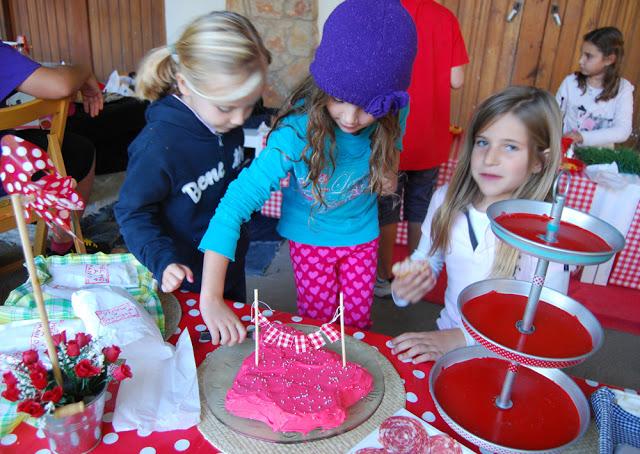 Caperucita Roja y una Fiesta de Cumpleaños pasada por agua