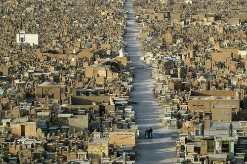 letsbuildahome-fr:

Wadi Al-Salaam: The Largest Cemetery in The...