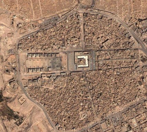 letsbuildahome-fr:

Wadi Al-Salaam: The Largest Cemetery in The...