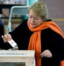 Bachelet arrasa en el primer proceso de primarias en Chile