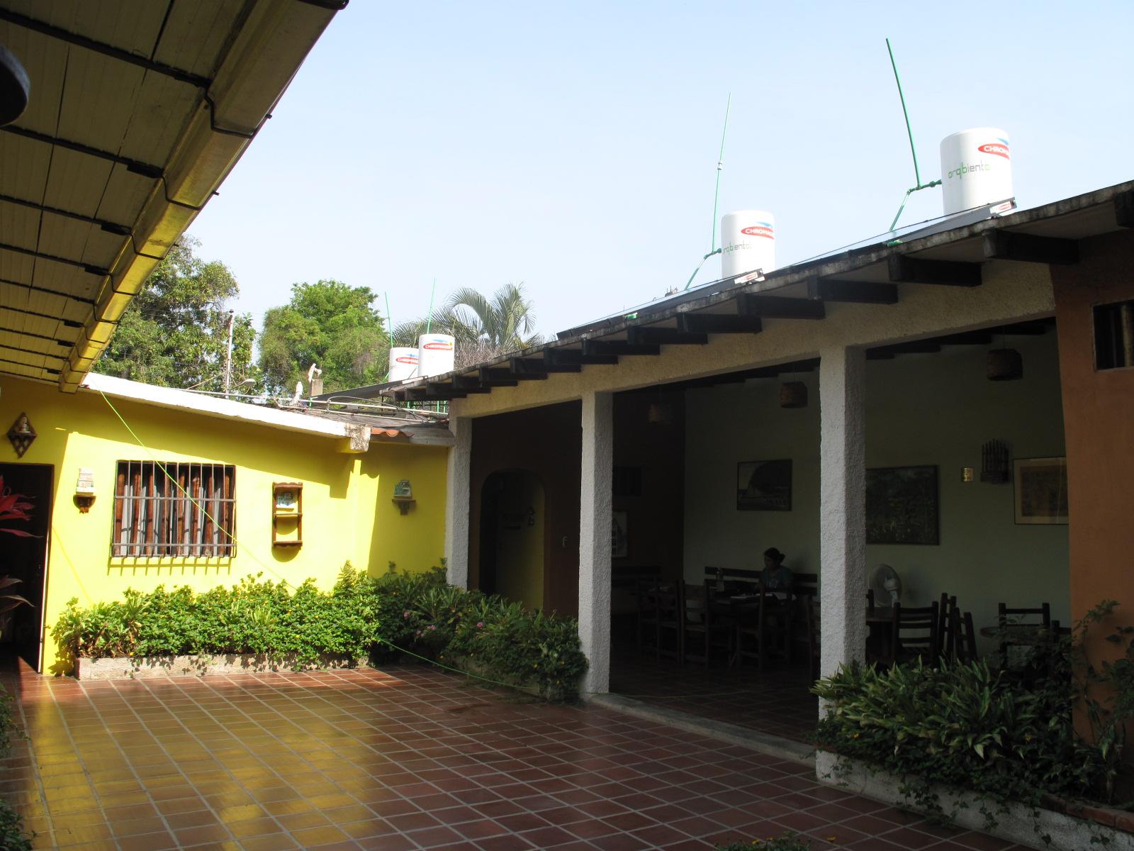 HOSTAL COLONIAL CHORONI Conociendo la empresa Arqbiental y sus calentadores de agua sustentables