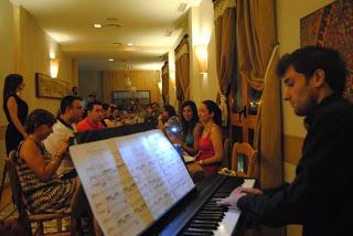 Cena en La Taberna del Río con ópera y zarzuela Cena en La Taberna del Río con ópera y zarzuela