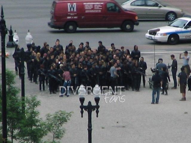 Imágenes y Videos: Invasión a la facción Abnegación Imágenes y Videos: Invasión a la facción Abnegación