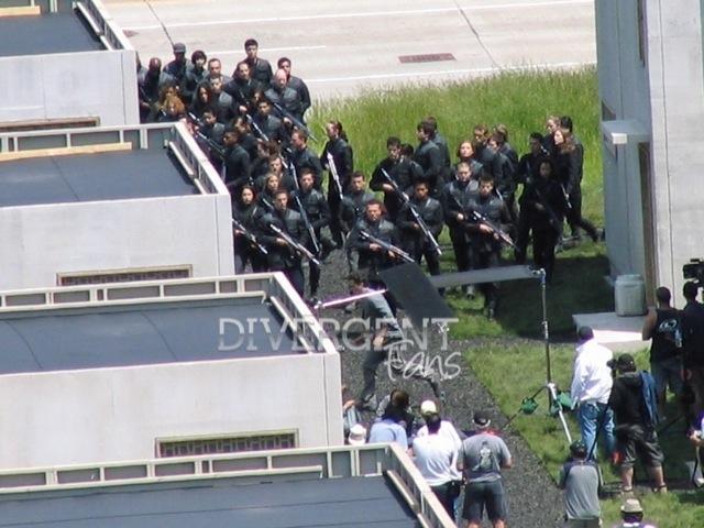 Imágenes y Videos: Invasión a la facción Abnegación Imágenes y Videos: Invasión a la facción Abnegación