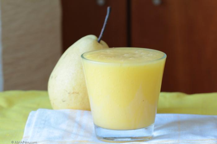 Smoothie de mango, pera y plátano nashi pear mango and banana smoothie