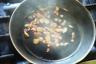 Solomillo de jabalí con puré de coliflor y castañas salteadas con jamón