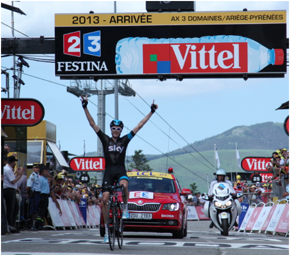 Chris Froome cruza en solitario la línea de meta de AX3 Domaines en la 8ª Etapa (Foto: Le Tour)