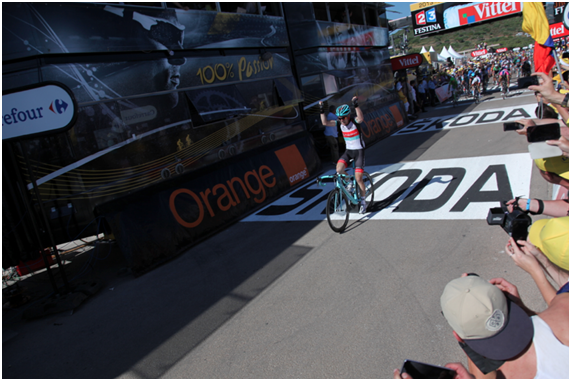 Jan Bakelants celebra su victoria en la meta de Ajaccio tras la 2ª Etapa (Foto: Le Tour)