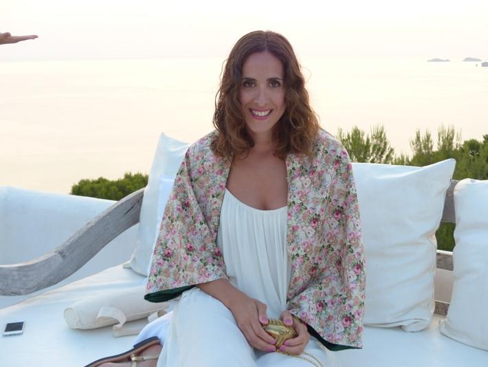 Dos mujeres y un vestido Dos mujeres y un vestido