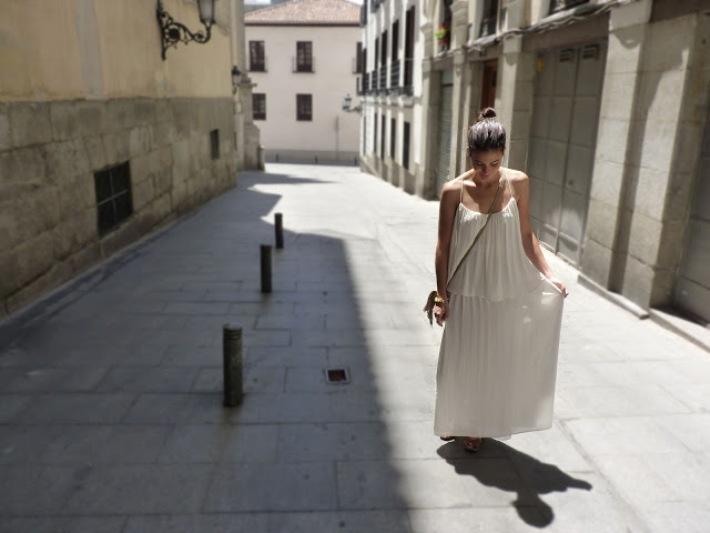 Dos mujeres y un vestido Dos mujeres y un vestido