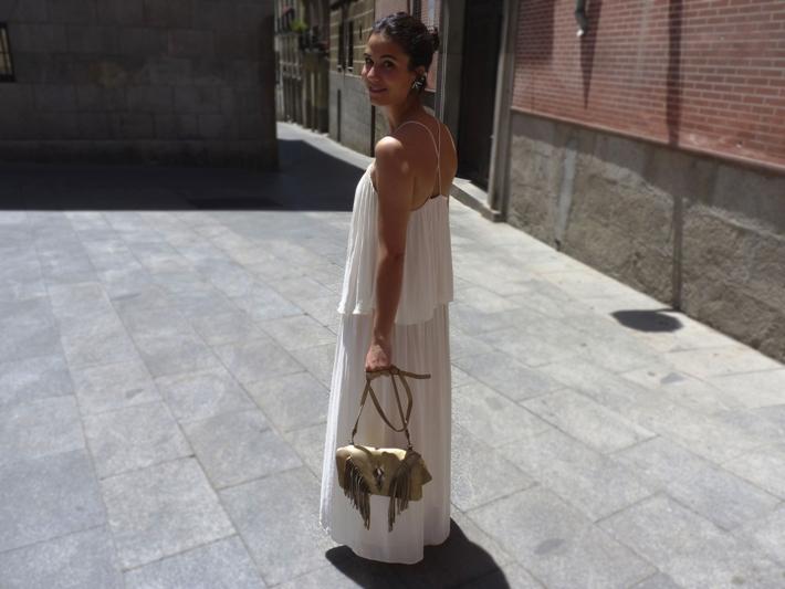 Dos mujeres y un vestido Dos mujeres y un vestido