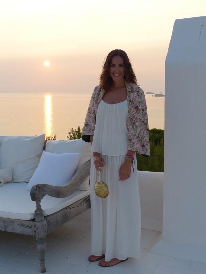 Dos mujeres y un vestido Dos mujeres y un vestido