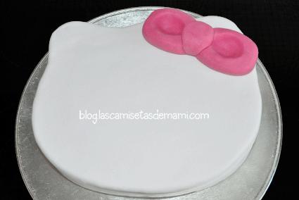 tarta hello kitty 5 Como hacer una tarta de Hello Kitty paso a paso