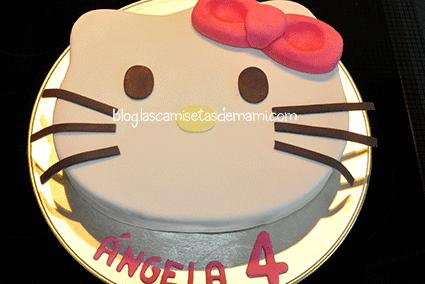 tarta hello kitty 2 Como hacer una tarta de Hello Kitty paso a paso