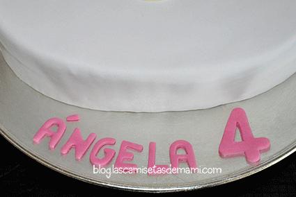 tarta hello kitty 4 Como hacer una tarta de Hello Kitty paso a paso