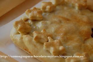 EMPANADA DE ATÚN, PIMIENTOS Y OLIVAS EMPANADA DE ATÚN, PIMIENTOS Y OLIVAS