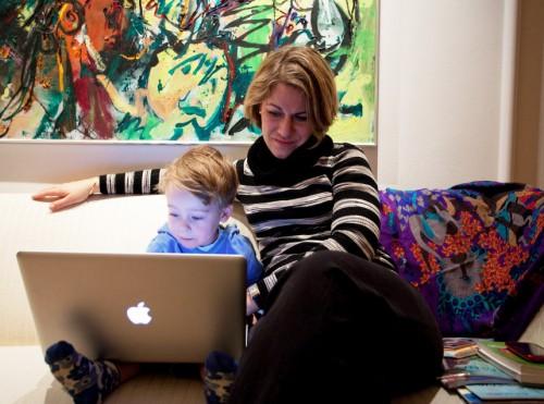 Madres apasionadas por las tecnologías y las redes sociales Madres y Internet