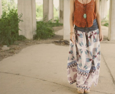 De pantalón a falda en unos minutos (DIY) De pantalón a falda en unos minutos (DIY)