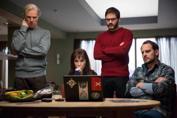 Benedict Cumberbatch y Daniel Brühl en el primer avance del film sobre WikiLeaks