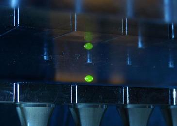 El sonido hace bailar a las gotas en el aire El sonido hace bailar a las gotas en el aire