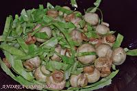 VERDURAS FRESCAS SALTEADAS CON MUSLITOS EN SALSA INDIA DE YOGURT E HIGO VERDURAS FRESCAS SALTEADAS CON MUSLITOS EN SALSA INDIA DE YOGURT E HIGO