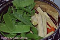 VERDURAS FRESCAS SALTEADAS CON MUSLITOS EN SALSA INDIA DE YOGURT E HIGO VERDURAS FRESCAS SALTEADAS CON MUSLITOS EN SALSA INDIA DE YOGURT E HIGO