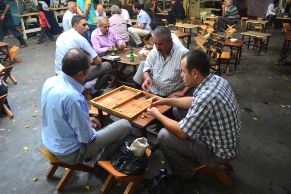 Entre el Tigris y el Éufrates: Mis primeros pasos en Medio Oriente La vida en el bazaar de SanliUrfa