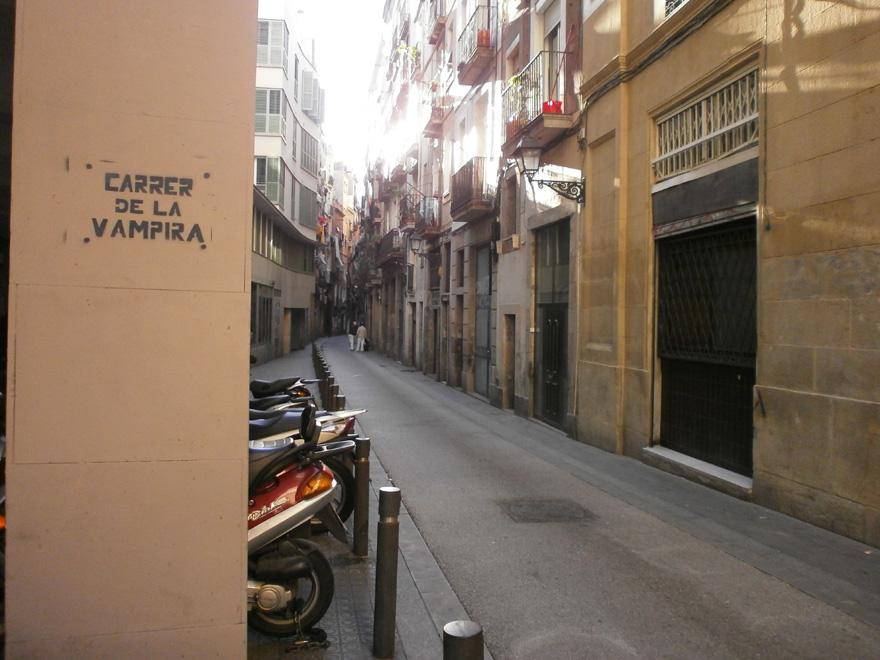 BARCELONA...LA VAMPÍRA DEL RAVAL, FOTOS REGALO DE CHORDI , DE LOS BLOGS:... http://lostbarcelona.blogspot.com.es/2013/07/los-vecinos-del-barrio-chino.html...Y ,http://barcelonastreetart.blogspot.com.es/2013/02/el-080-marca-estilo-en-barcelona.html...18... BARCELONA...LA VAMPÍRA DEL RAVAL, FOTOS REGALO DE CHORDI , DE LOS BLOGS:... http://lostbarcelona.blogspot.com.es/2013/07/los-vecinos-del-barrio-chino.html...Y ,http://barcelonastreetart.blogspot.com.es/2013/02/el-080-marca-estilo-en-barcelona.html...18...