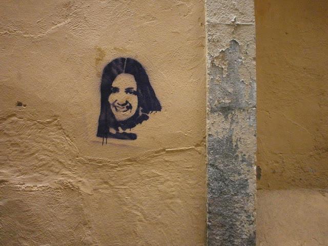 BARCELONA...LA VAMPÍRA DEL RAVAL, FOTOS REGALO DE CHORDI , DE LOS BLOGS:... http://lostbarcelona.blogspot.com.es/2013/07/los-vecinos-del-barrio-chino.html...Y ,http://barcelonastreetart.blogspot.com.es/2013/02/el-080-marca-estilo-en-barcelona.html...18... BARCELONA...LA VAMPÍRA DEL RAVAL, FOTOS REGALO DE CHORDI , DE LOS BLOGS:... http://lostbarcelona.blogspot.com.es/2013/07/los-vecinos-del-barrio-chino.html...Y ,http://barcelonastreetart.blogspot.com.es/2013/02/el-080-marca-estilo-en-barcelona.html...18...