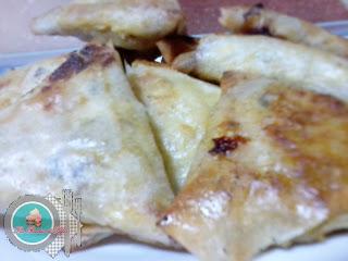 Briwat de pollo (Briwat djaj), Triangulos crujientes de pollo, Receta en... Briwat de pollo (Briwat djaj), Triangulos crujientes de pollo, Receta en...