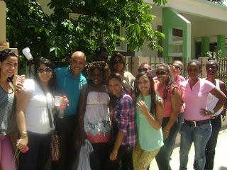 Estudiantes de UTESA visitan bodega y viñedos de Neiba.