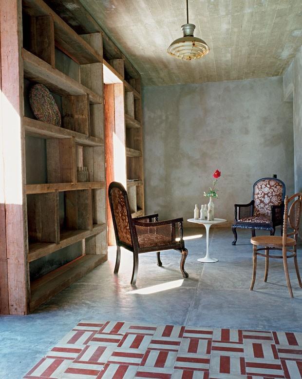 Una casa de campo diferente, con el color rojo como protagonista