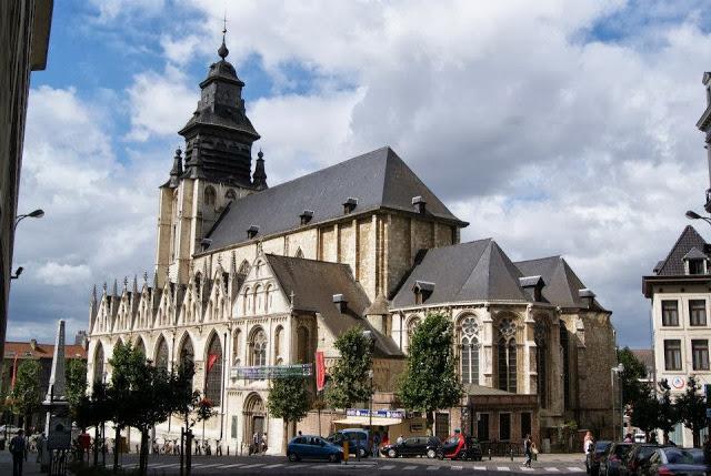 PARTE ALTA: NOTRE DAME, PALACIO DE JUSTICIA Y PALACIO REAL