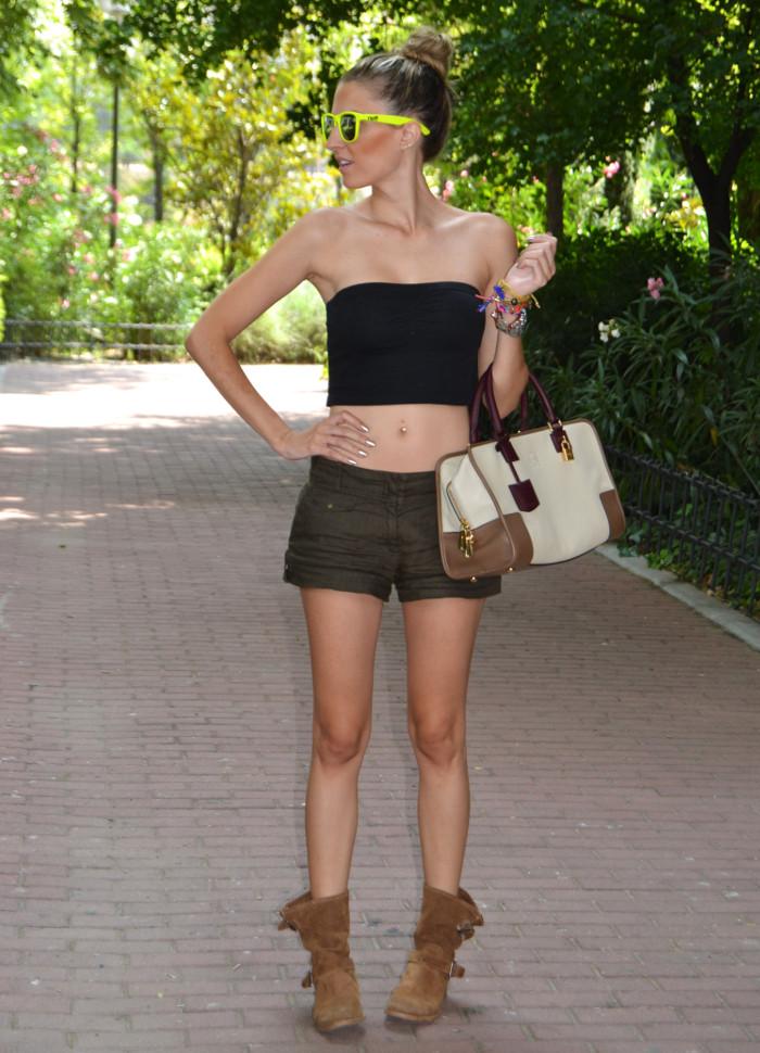 Cropped top and lino shorts Cropped top and lino shorts