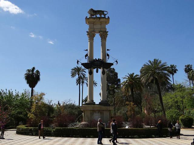 VEN A SEVILLA , EL VERANO TE ESPERA .