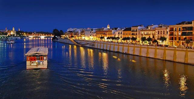 VEN A SEVILLA , EL VERANO TE ESPERA .