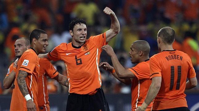 Holanda elimina a Brasil del Mundial de Sudáfrica 2010.