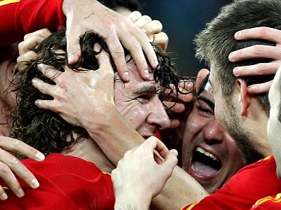 Puyol conduce a la mejor España hacia la mayor oportunidad de su historia: la final del Mundial Puyol conduce a la mejor España hacia la mayor oportunidad de su historia: la final del Mundial