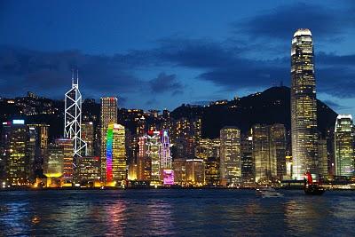 Mirando boquiabierto el cielo de Hong Kong Mirando boquiabierto el cielo de Hong Kong
