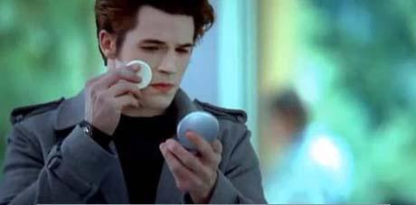 Trailer de “Vampire Suck Movie”. Otra estupidez de la saga “movie”. Ahora con Crepúsculo como base. Trailer de “Vampire Suck Movie”. Otra estupidez de la saga “movie”. Ahora con Crepúsculo como base.