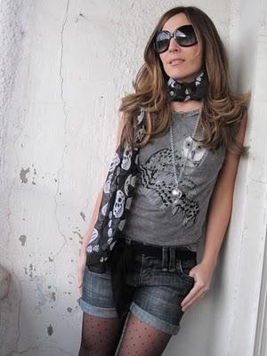 EL FULAR CON CALAVERAS DE ALEXANDER MCQUEEN. / ALEXANDER MCQUEEN'S SKULLS SCARF. EL FULAR CON CALAVERAS DE ALEXANDER MCQUEEN. / ALEXANDER MCQUEEN'S SKULLS SCARF.