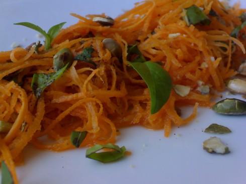 Ensalada de Zanahoria en Sumo de Naranja con Semillas de Calabaza