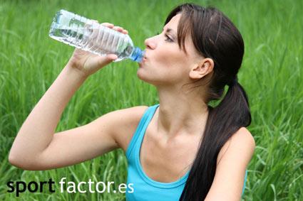 Bebe agua suficiente Bebe agua suficiente