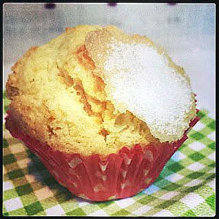 Magdalenas caseras de nata al aroma de naranja (con copete!!!!)