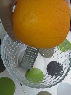 Magdalenas caseras de nata al aroma de naranja (con copete!!!!)