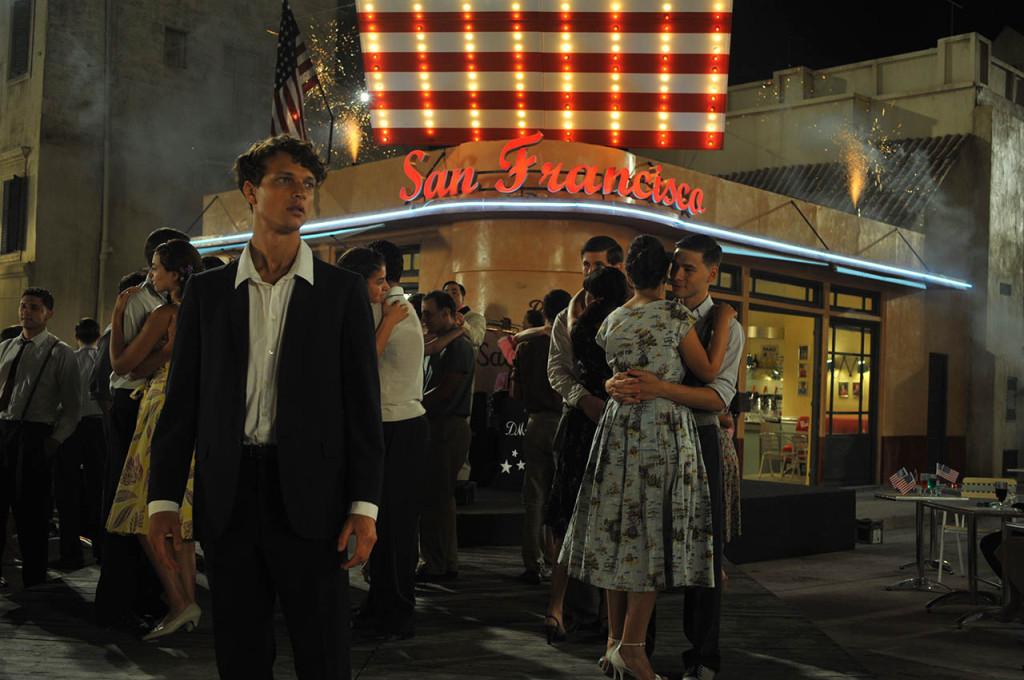 Lo que el día debe a la noche y a la inteligencia. foto-fuad-ait-aattou-en-lo-que-el-dia-debe-a-la-noche-4-139